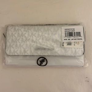 Michael Kors- Jet Set Travel Lg Trifold Wallet Bright White
